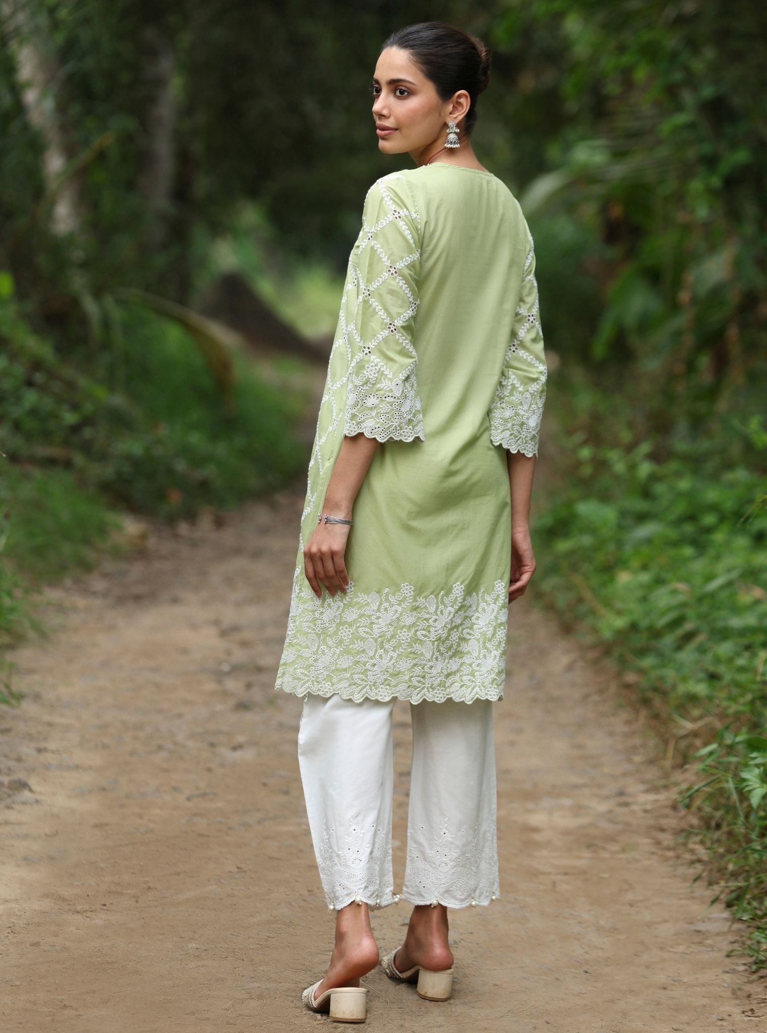 Mulmul Cotton Eesvari Light Green Kurta With Mulmul Cotton Revora White Pant