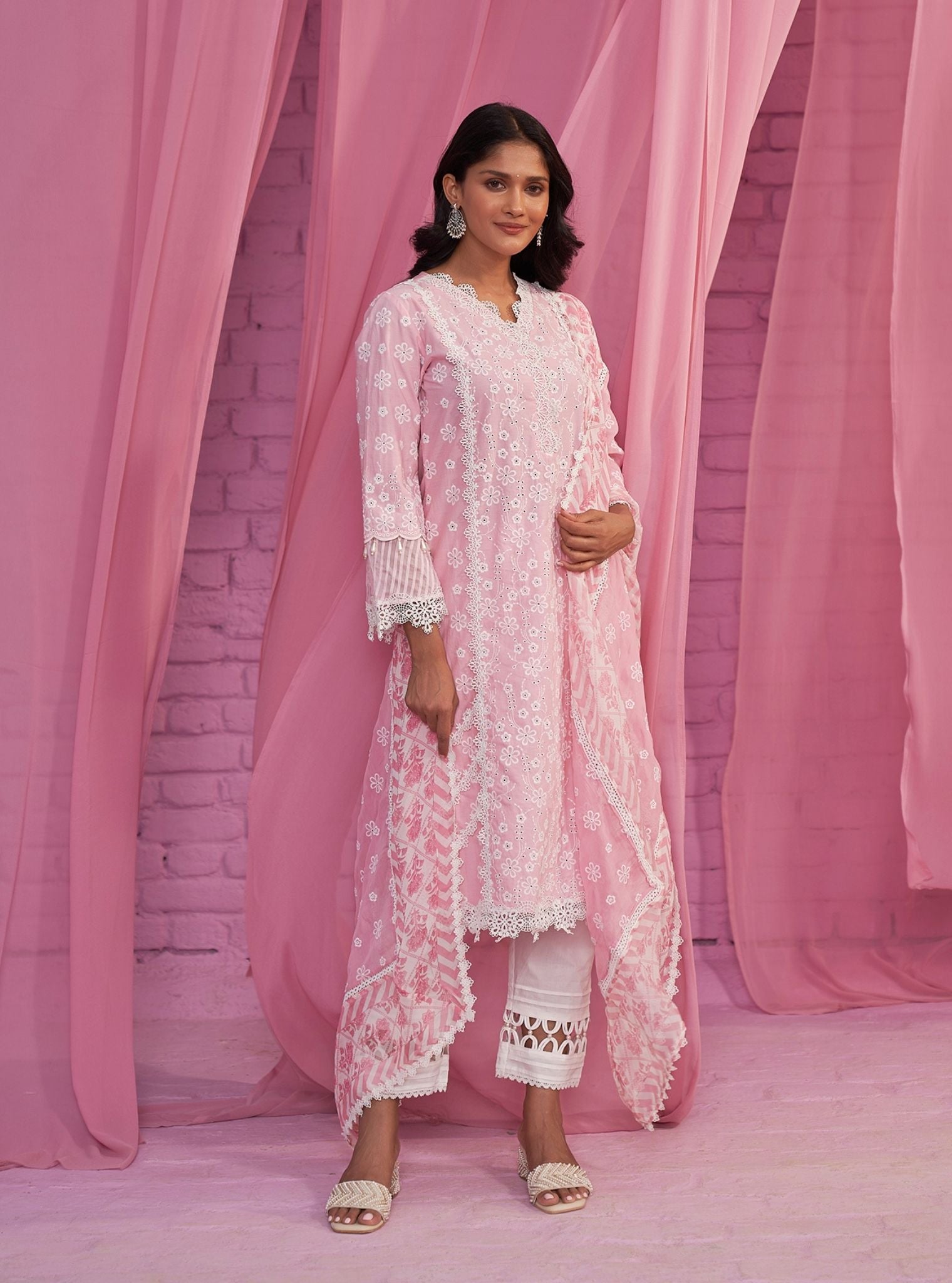 Mulmul Cotton Adhira Pink Kurta With Mulmul Cotton Fiza White Pant