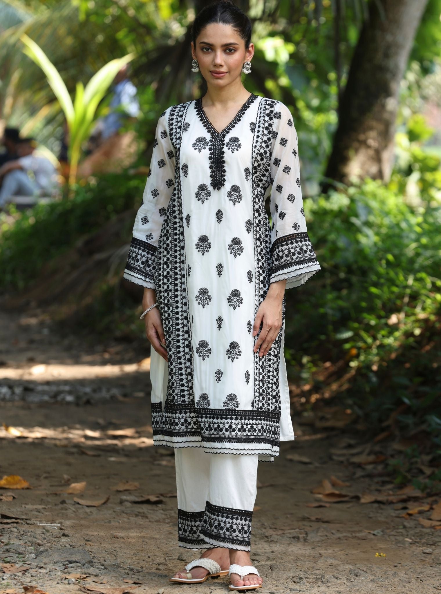 Mulmul Organza Kari White Kurta With Mulmul Cotton Kari White Pant