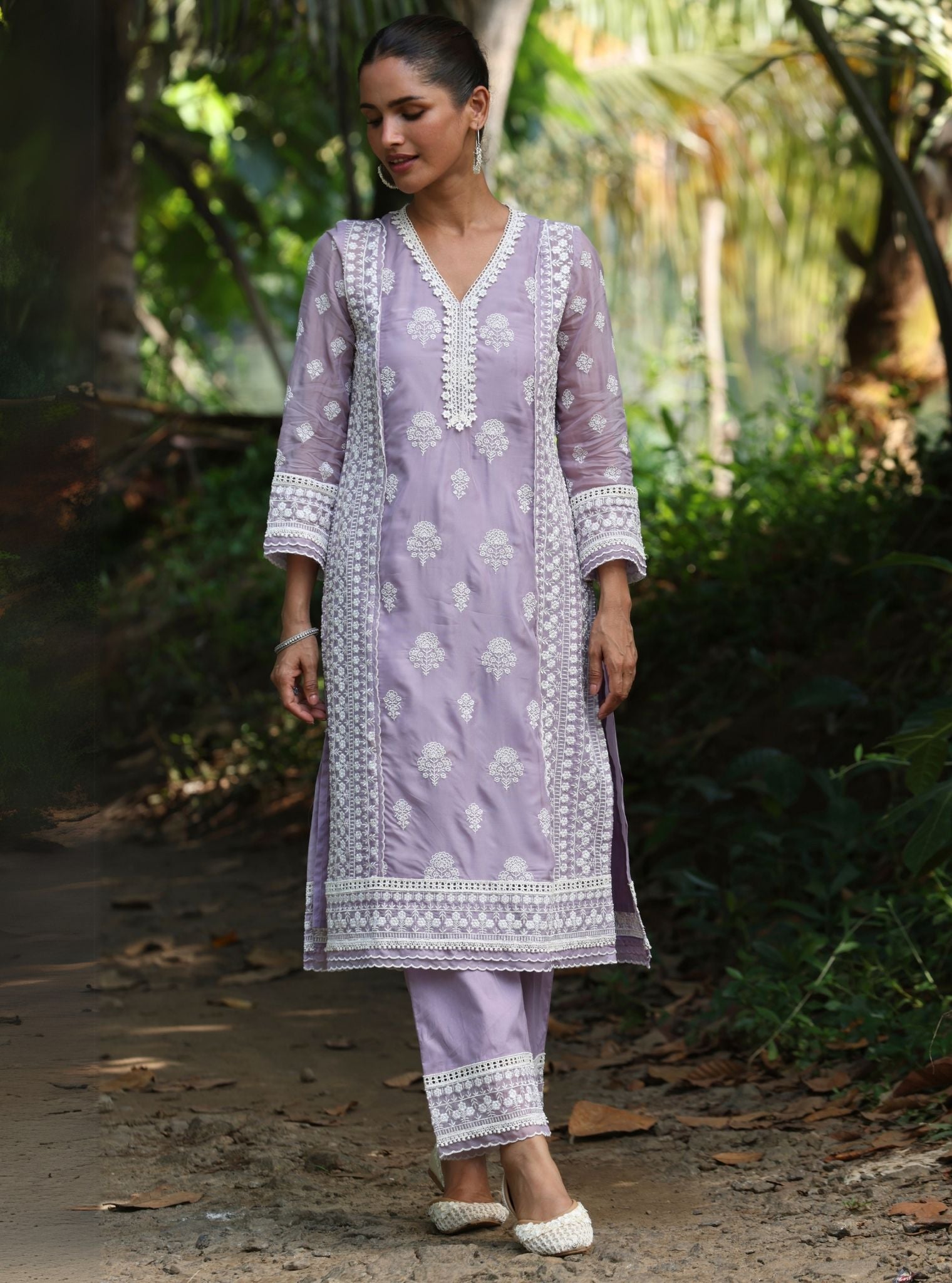 Mulmul Organza Kari Lavender Kurta With Mulmul Cotton Kari Lavender Pant