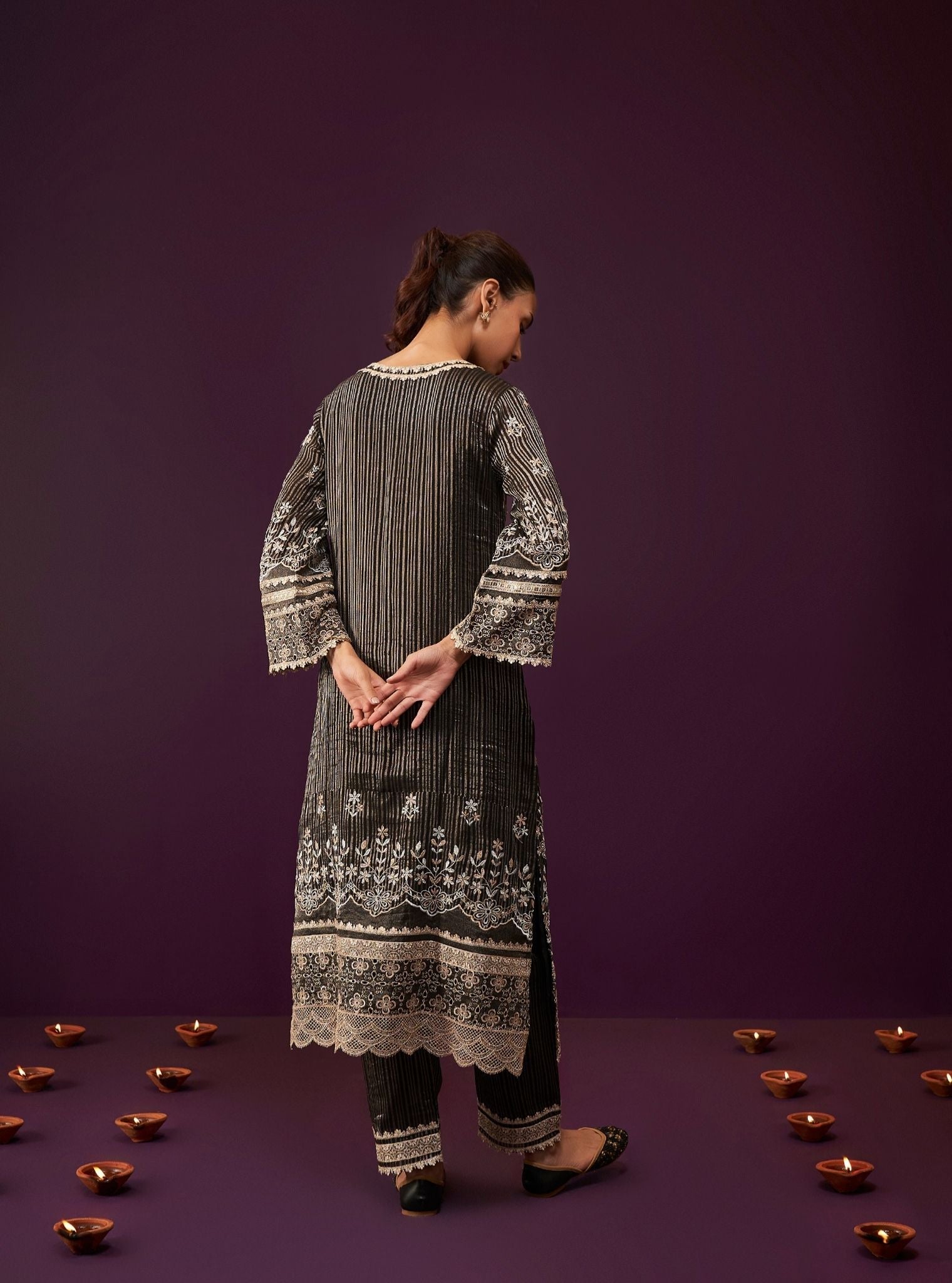 Mulmul Banarsi Idaya Black Kurta With Mulmul Banarsi Idaya Black Pant