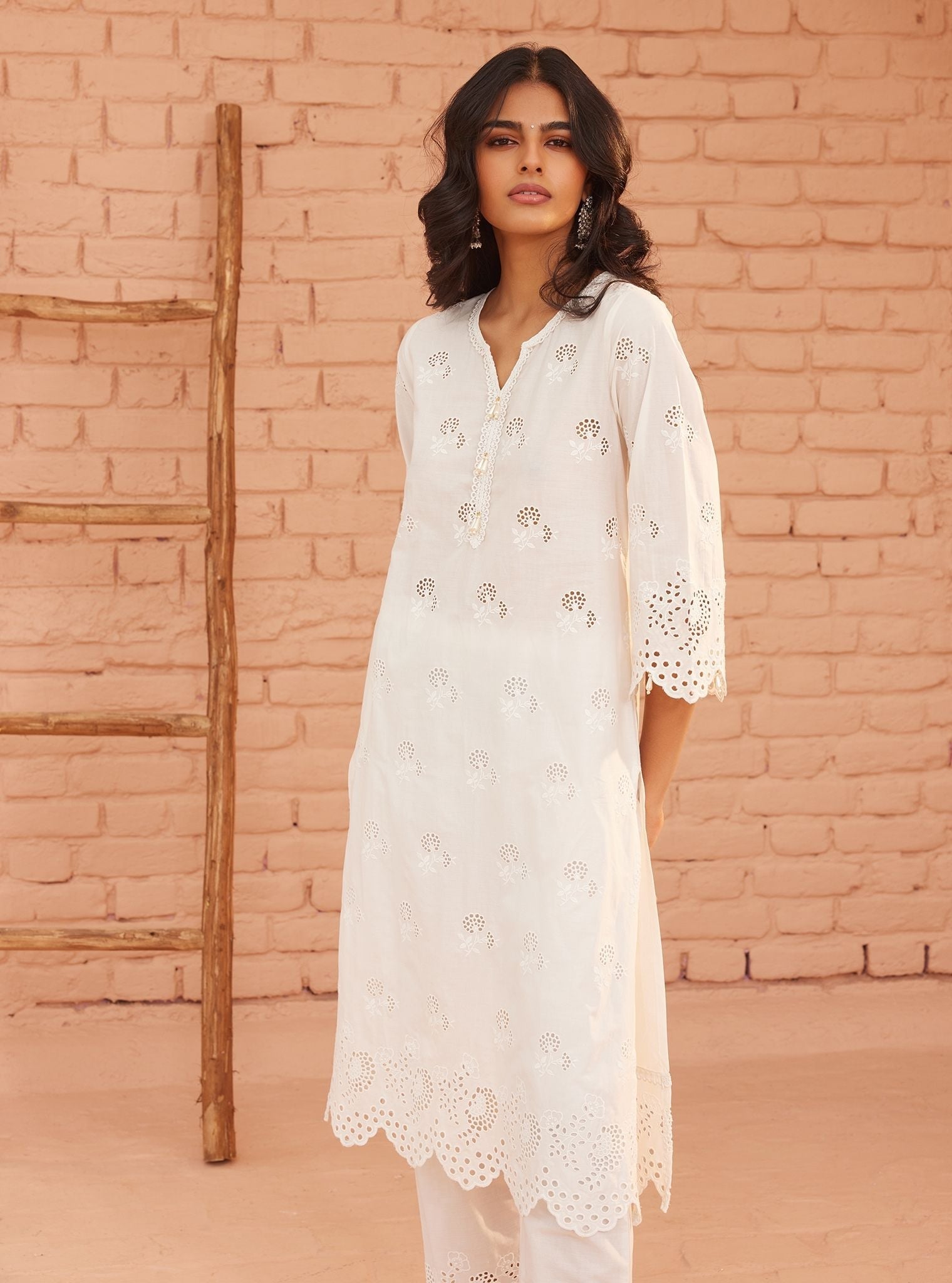 Mulmul Cotton Dahna White Kurta With Mulmul Cotton Dahna White Pant