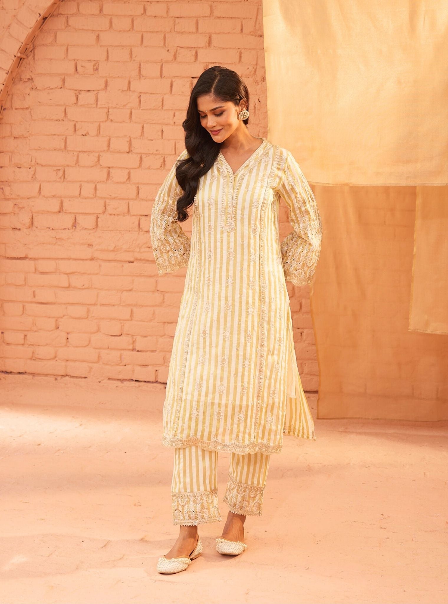 Mulmil Banarsi Hayden Off White Kurta With Mulmul Banarsi Hayden Off White Pant