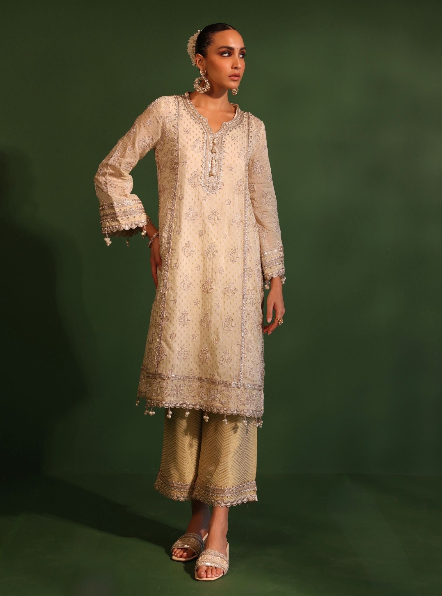 Mulmul Banarsi Dhol Off White Kurta With Mulmul Banarsi Dhol Off White Pant