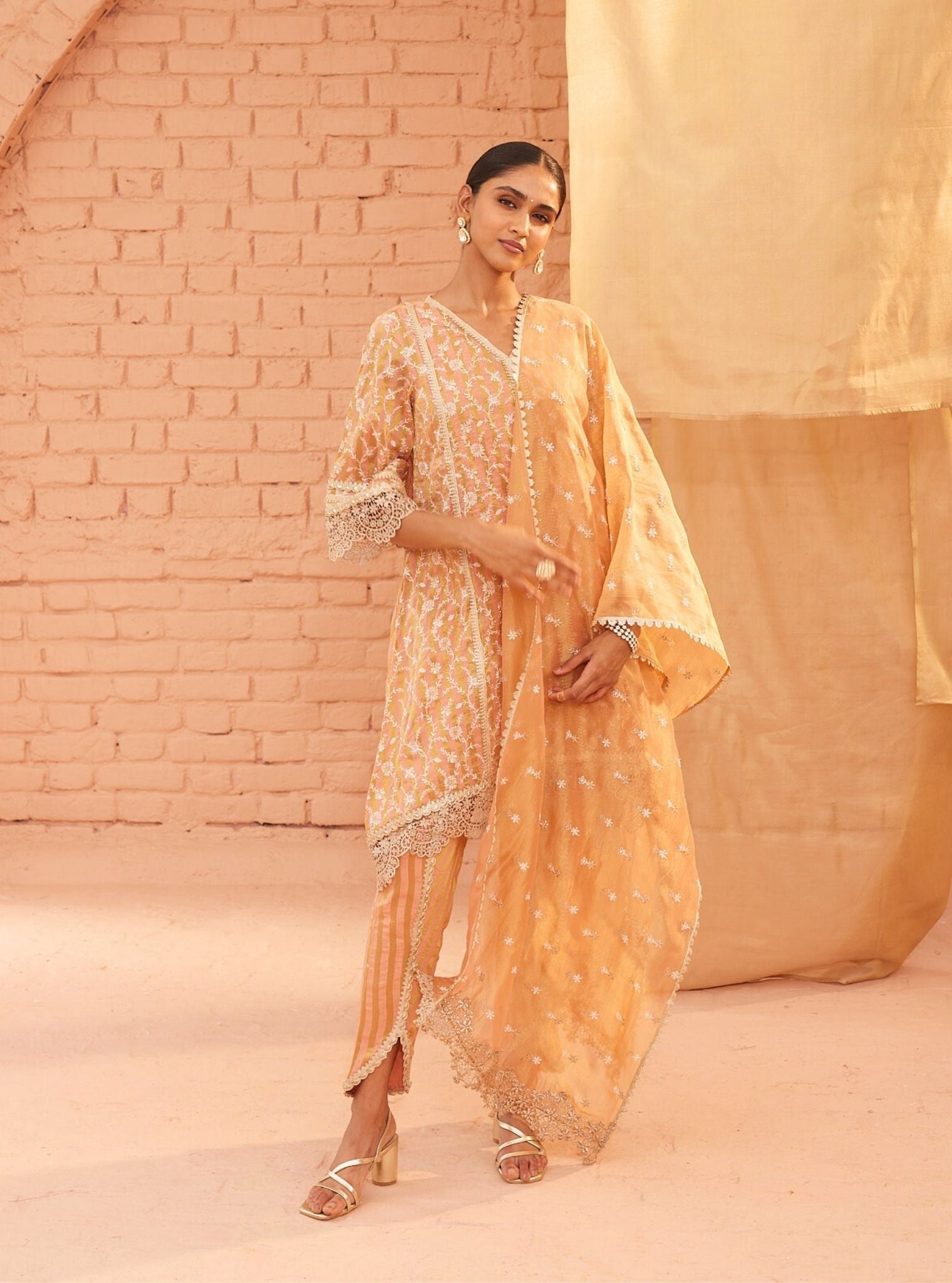 Mulmul Banarsi Caprina Peach Kurta With Mulmul Banarsi Caprina Peach Dhoti Pant