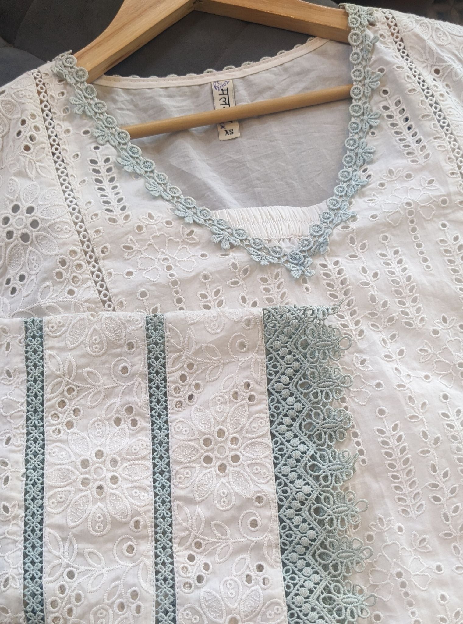 Mulmul Cotton Maithali Off White Kurta With Mulmul Cotton Maithali Off White Pant