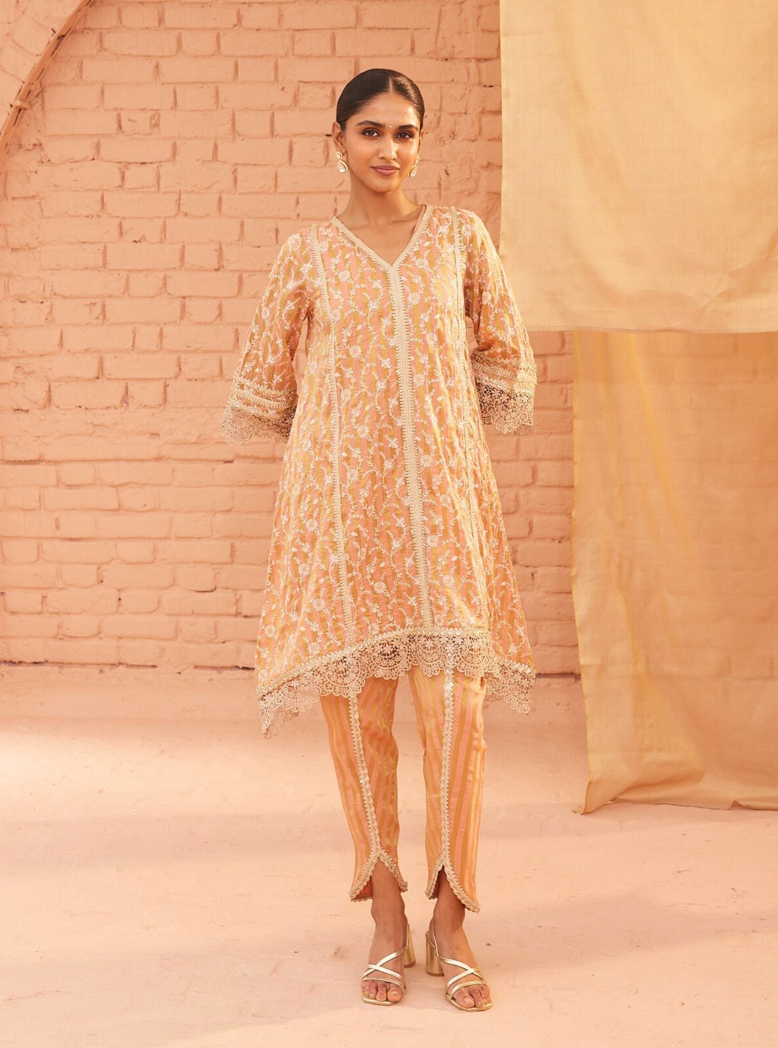 Mulmul Banarsi Caprina Peach Kurta With Mulmul Banarsi Caprina Peach Dhoti Pant