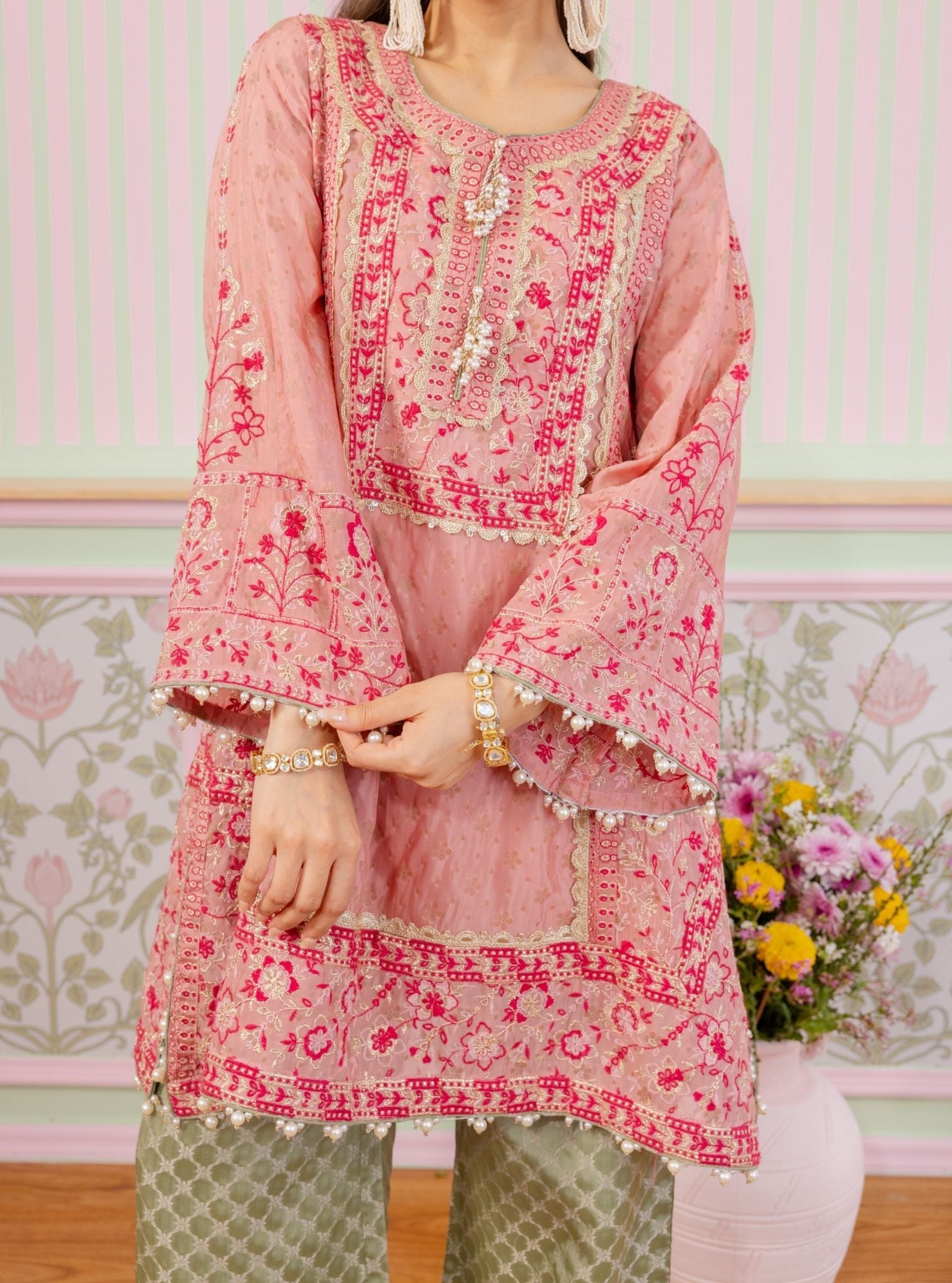 Mulmul Banarsi Mangal Pink Kurta With Mulmul Banarsi Mangal Green Pant