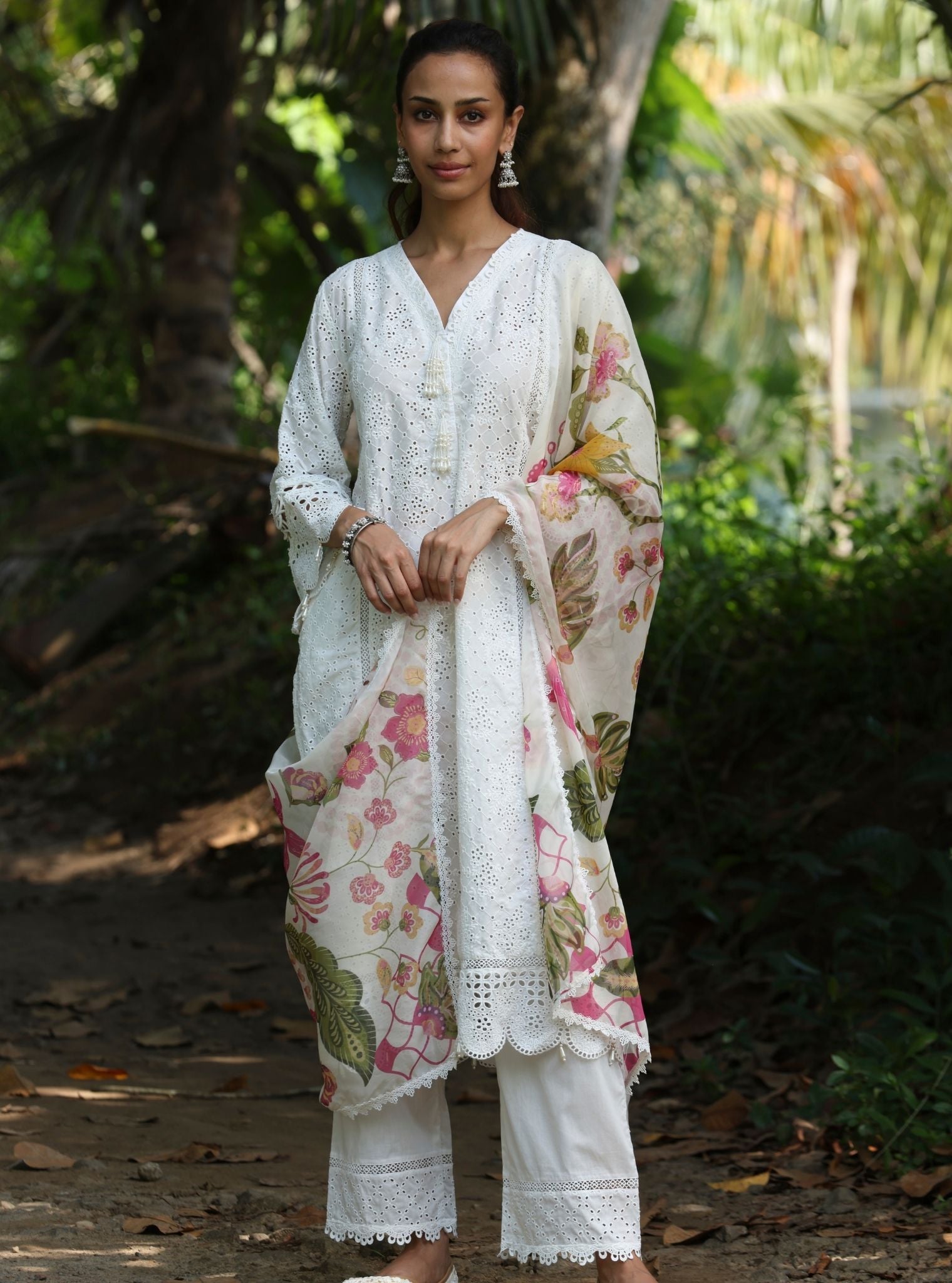 Mulmul Cotton Aaira Stark White Kurta With Mulmul Cotton Aaira Stark White Pant