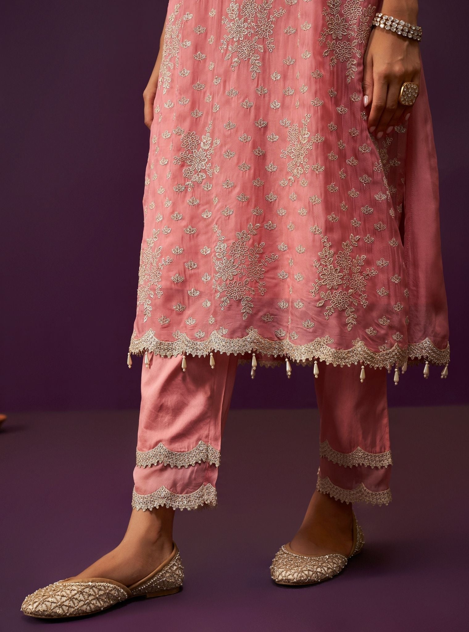 Mulmul Organza Suwanni Mauve Kurta With Mulmul Organza Suwanni Mauve Pant