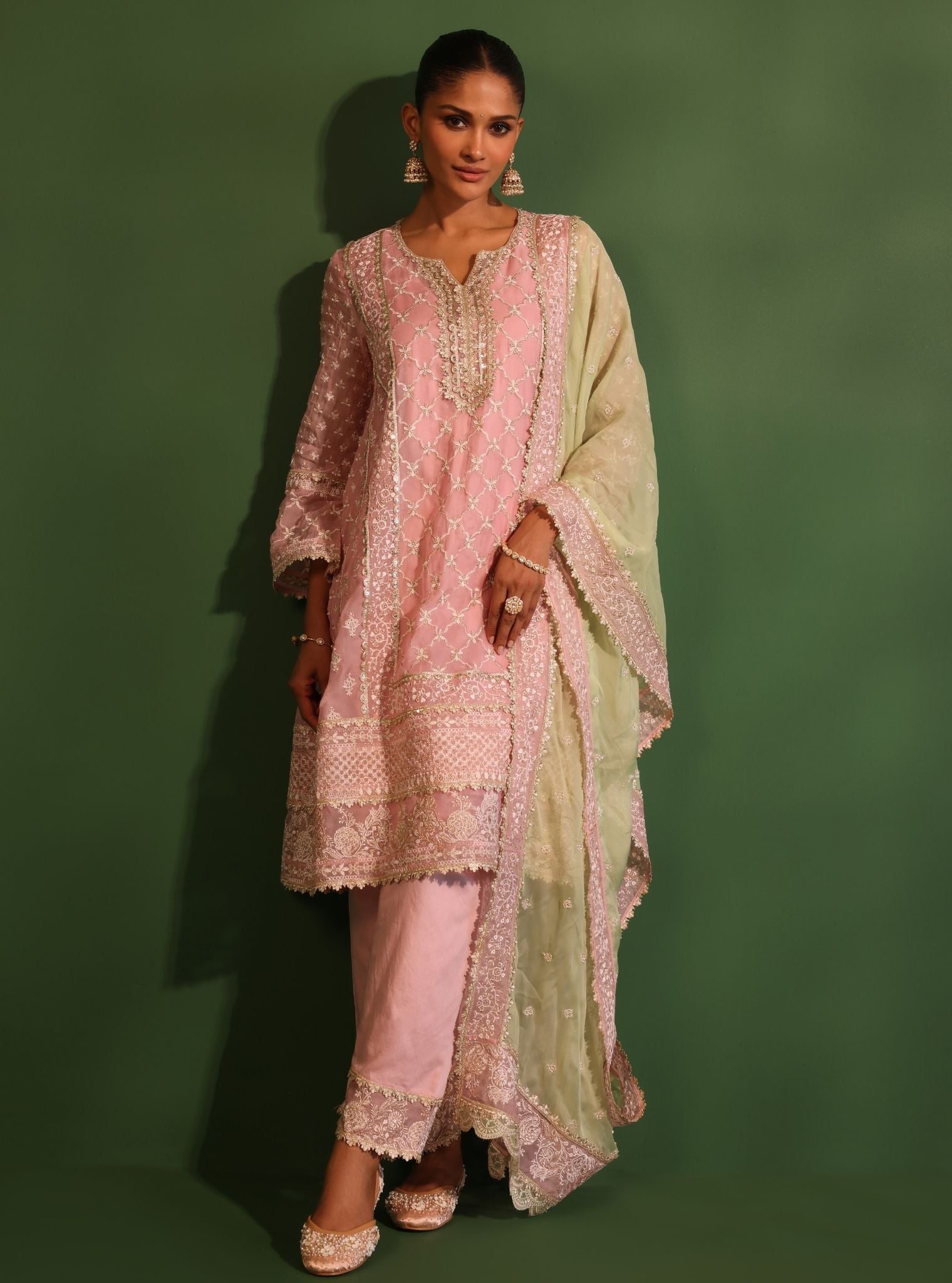 Mulmul Organza Suhana Onion Pink Kurta With Mulmul Organza Suhana Onion Pink Kurta