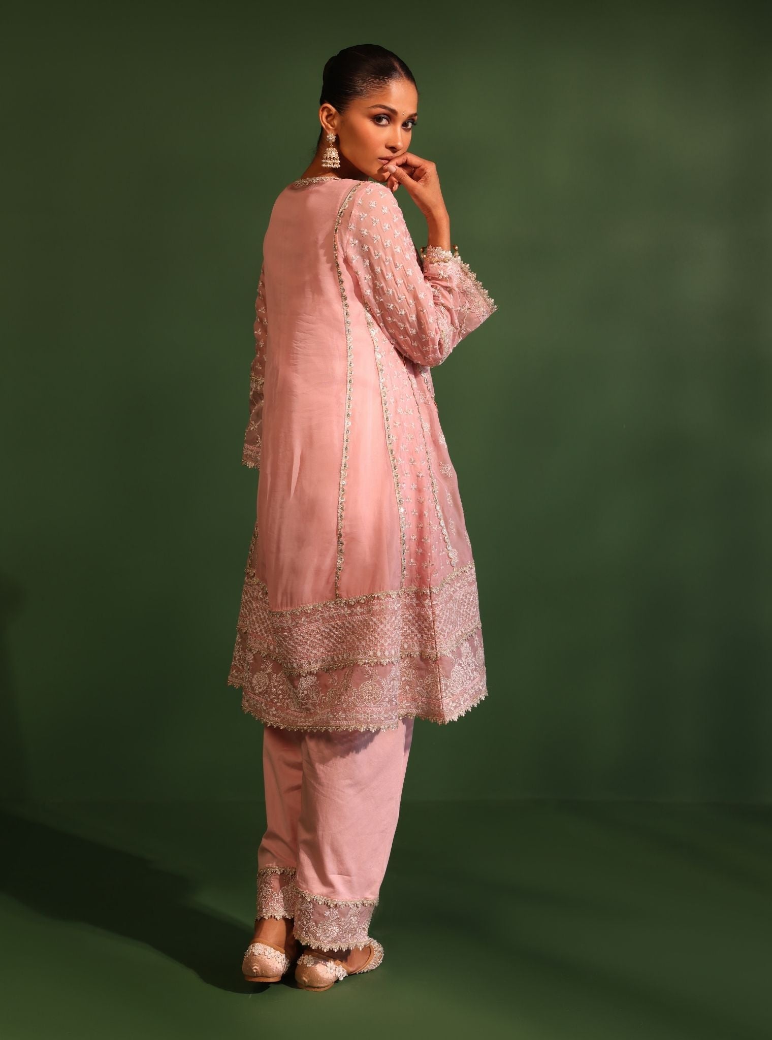 Mulmul Organza Suhana Onion Pink Kurta With Mulmul Organza Suhana Onion Pink Kurta