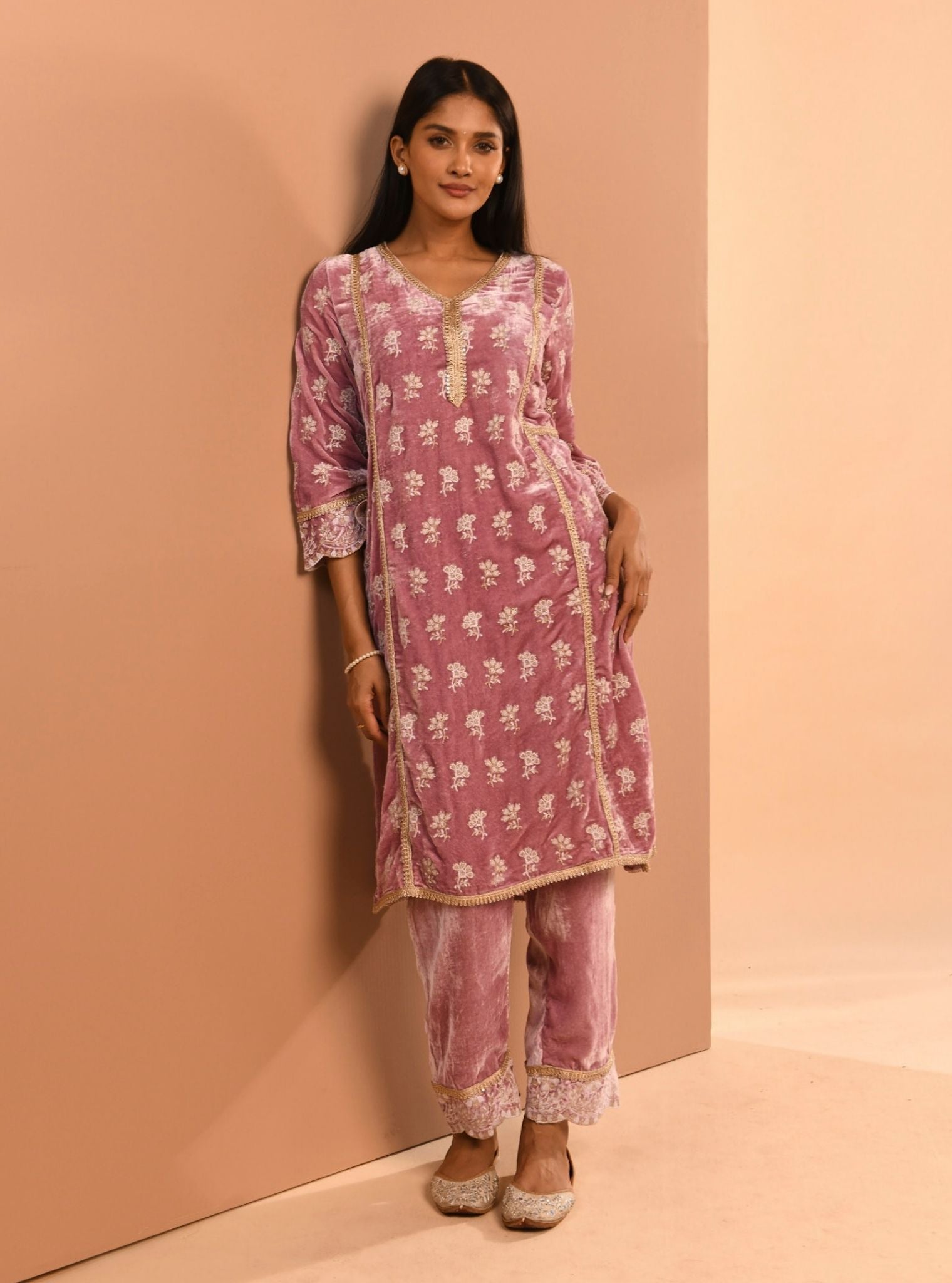 Mulmul Velvet Naia Lilac Kurta With Mulmul Naia Lilac Pant