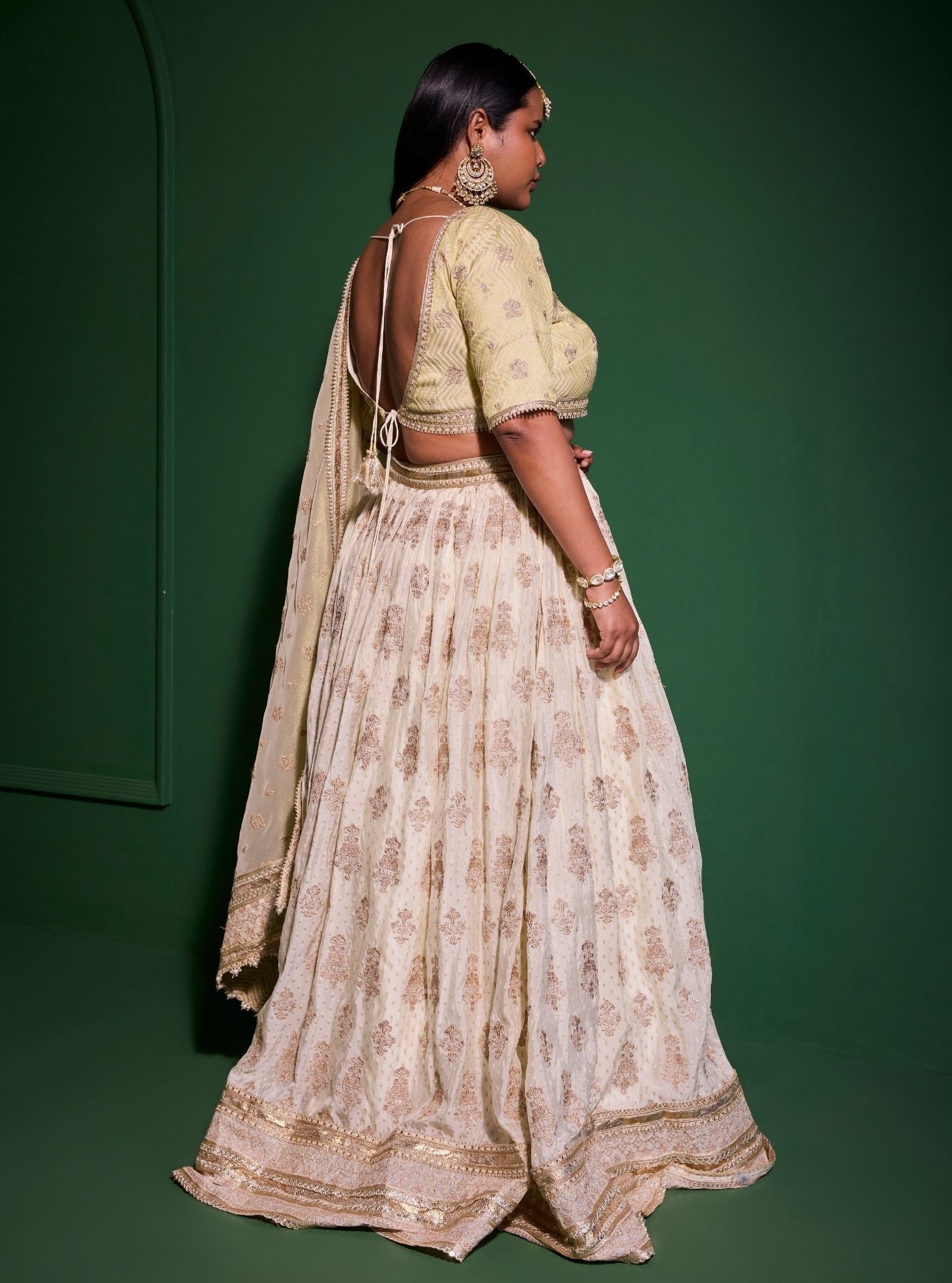 Mulmul Banarsi Rang Off White Lehenga