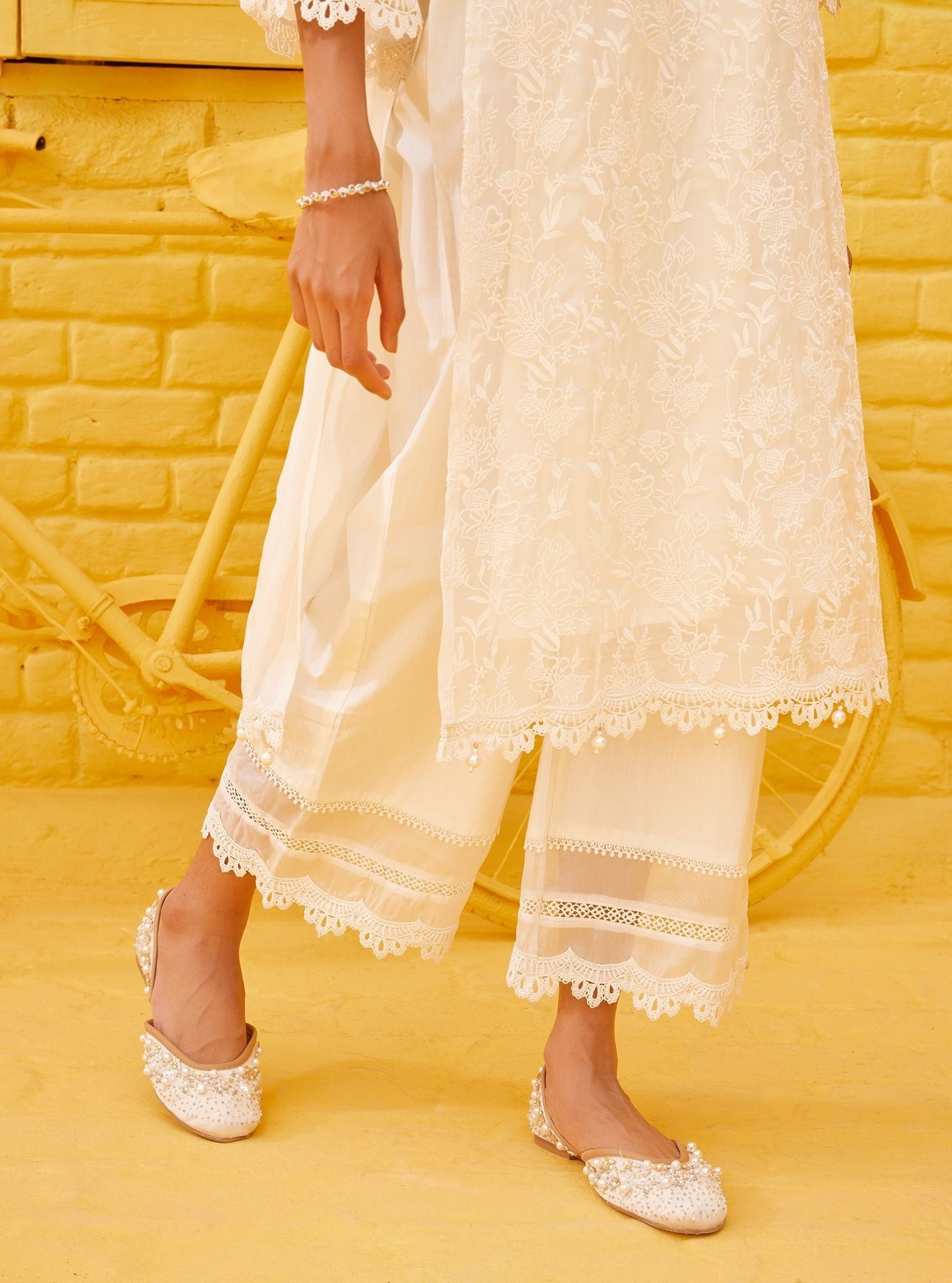 Mulmul Organza Cahya Off White Kurta With Mulmul Cotton Cahya Off White Pant