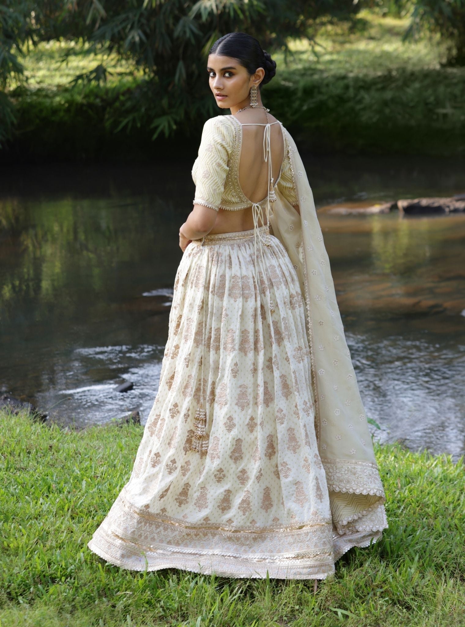 Mulmul Banarsi Rang Off White Lehenga