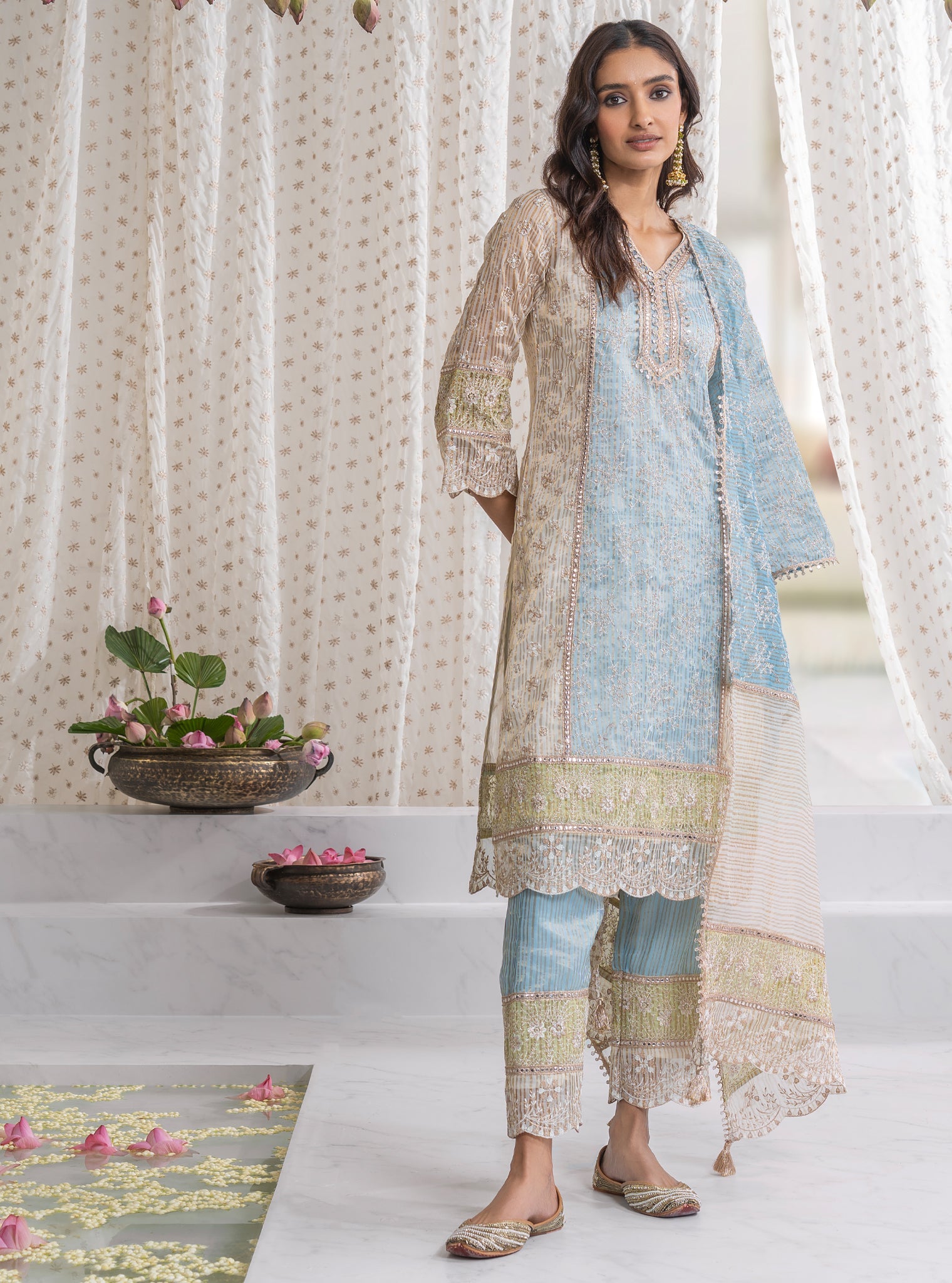 Mulmul Banarsi Aboli Blue Kurta With Mulmul Banarsi Aboli Blue Pant