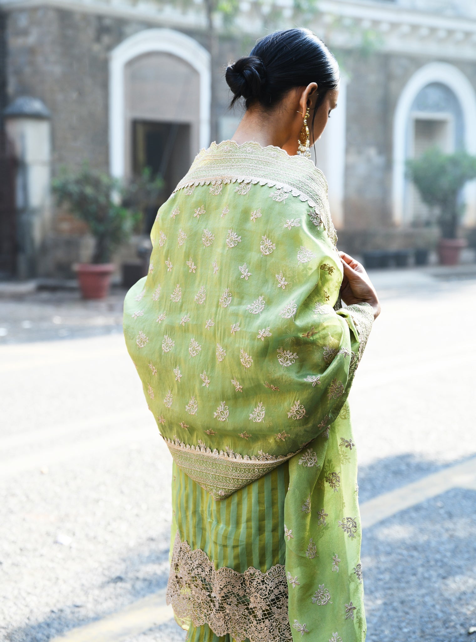 Mulmul Banarsi Paheri Green Kurta With Mulmul Banarsi Paheri Green Pant