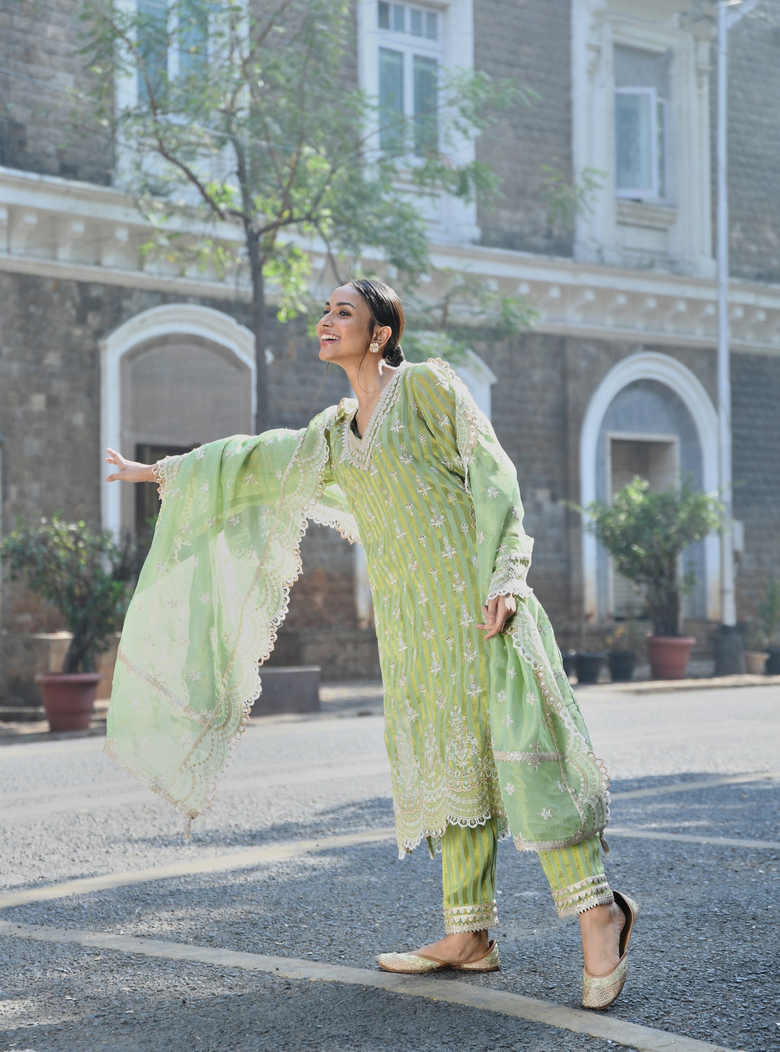 Mulmul Banarsi Dasheri Green Kurta With Mulmul Banarsi Dasheri Green Pant