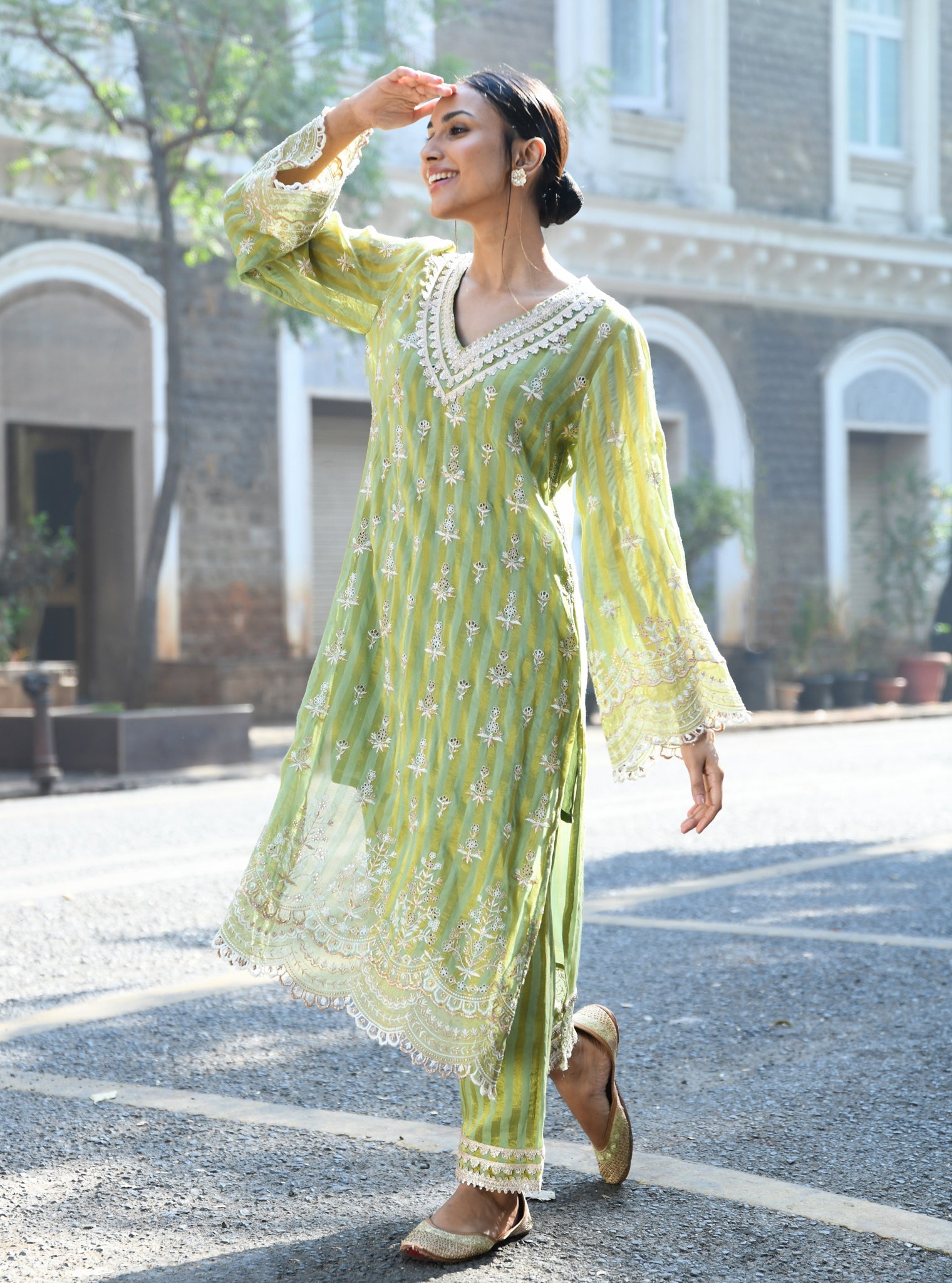 Mulmul Banarsi Dasheri Green Kurta With Mulmul Banarsi Dasheri Green Pant