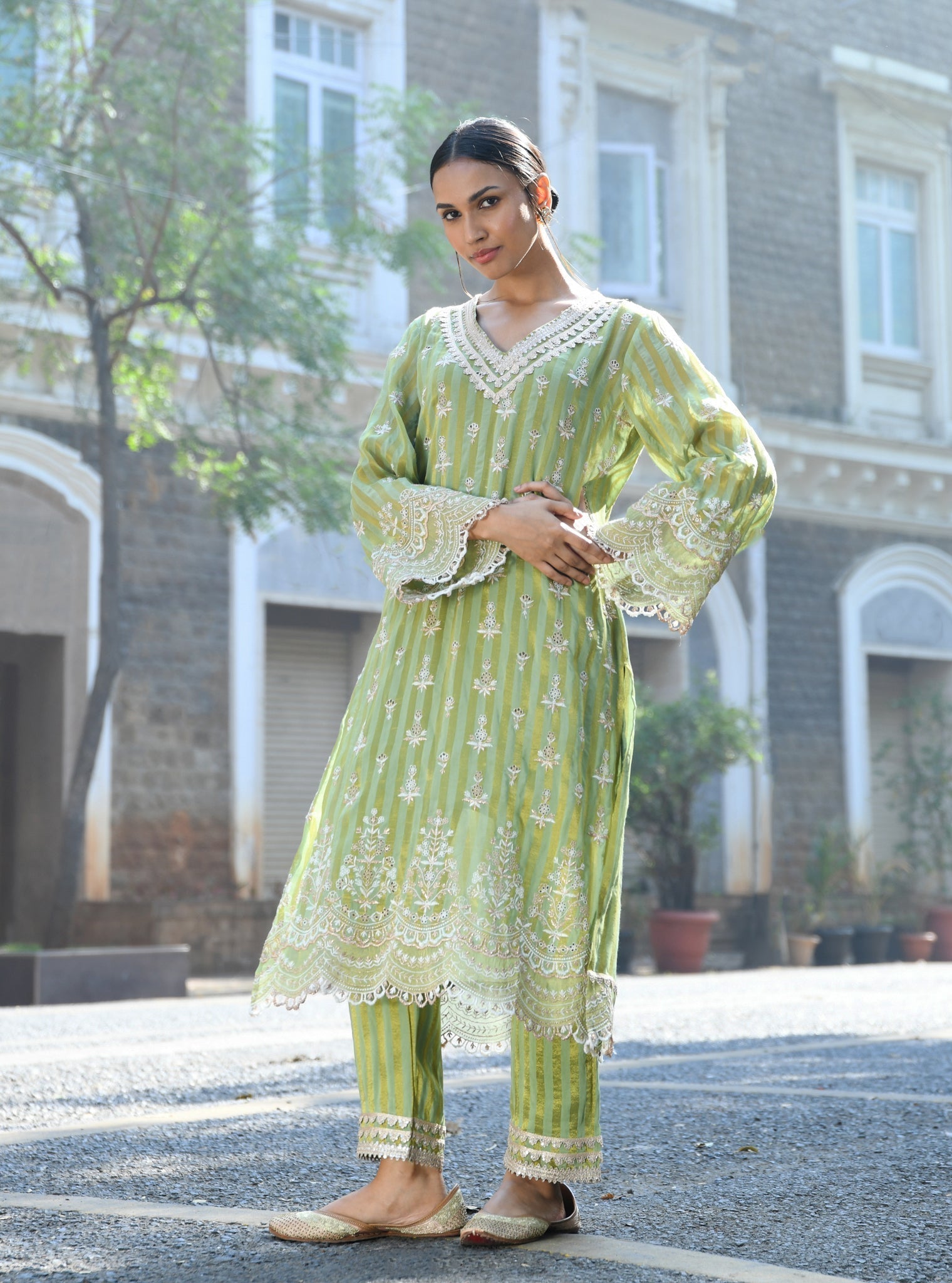 Mulmul Banarsi Dasheri Green Kurta With Mulmul Banarsi Dasheri Green Pant