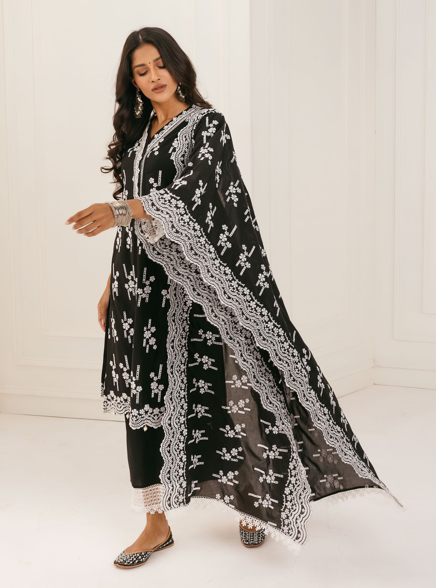 Mulmul Mandovi Black Dupatta