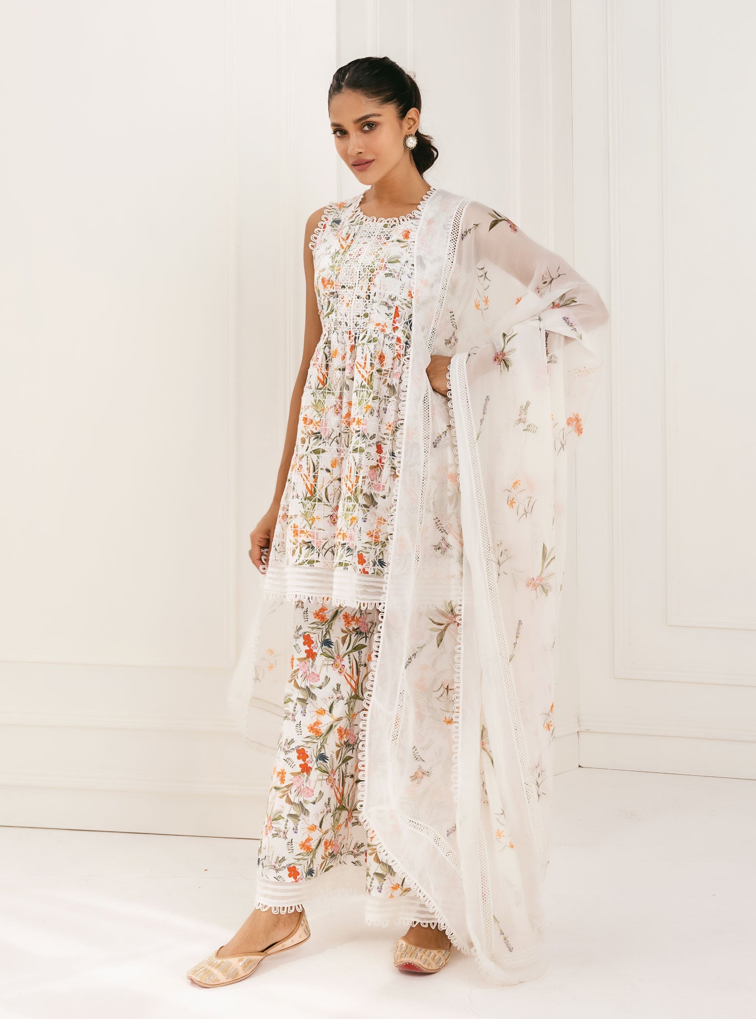 Mulmul Cotton Elora White Kurta With Elora White Bell Bottom Pant