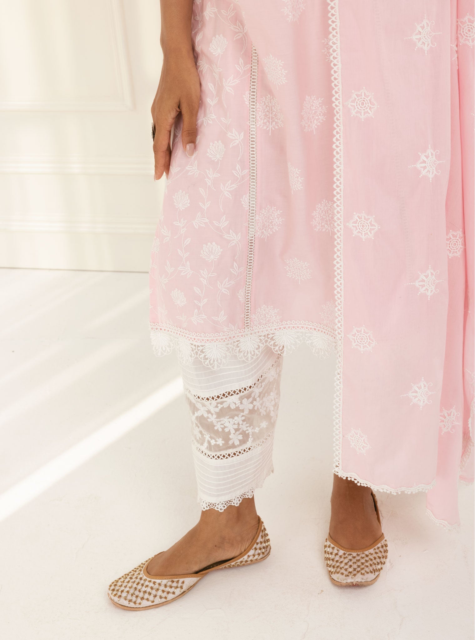 Mulmul Cotton Kannur Pink Kurta With Floral Organza White Panelled Salwar