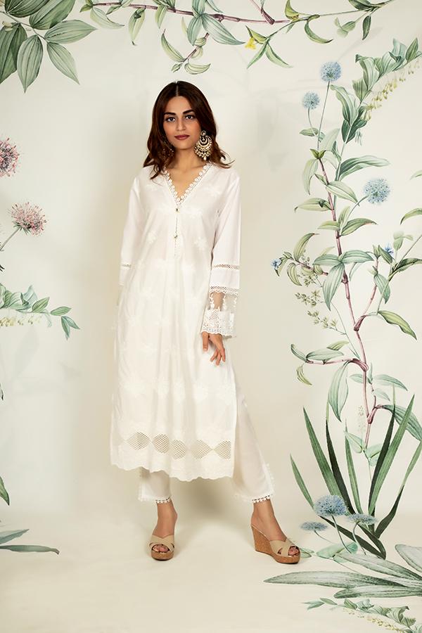 Mulmul Petunia White Kurta with Slit pyajamas