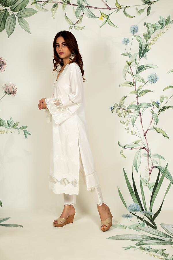 Mulmul Petunia White Kurta with Slit pyajamas