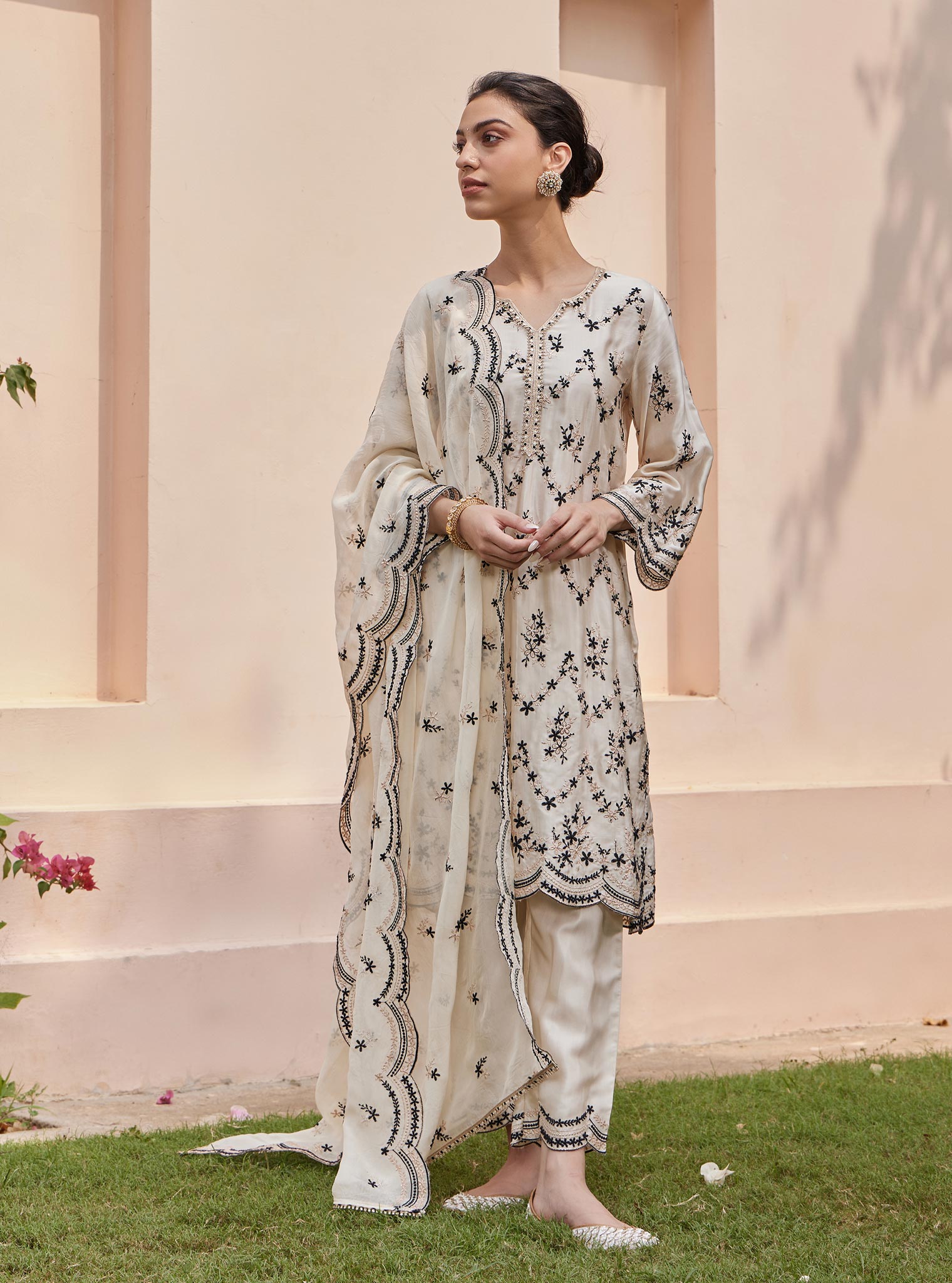 Mulmul Cupro Valaya Off white Kurta with Mulmul Cupro Valaya Off white Pant