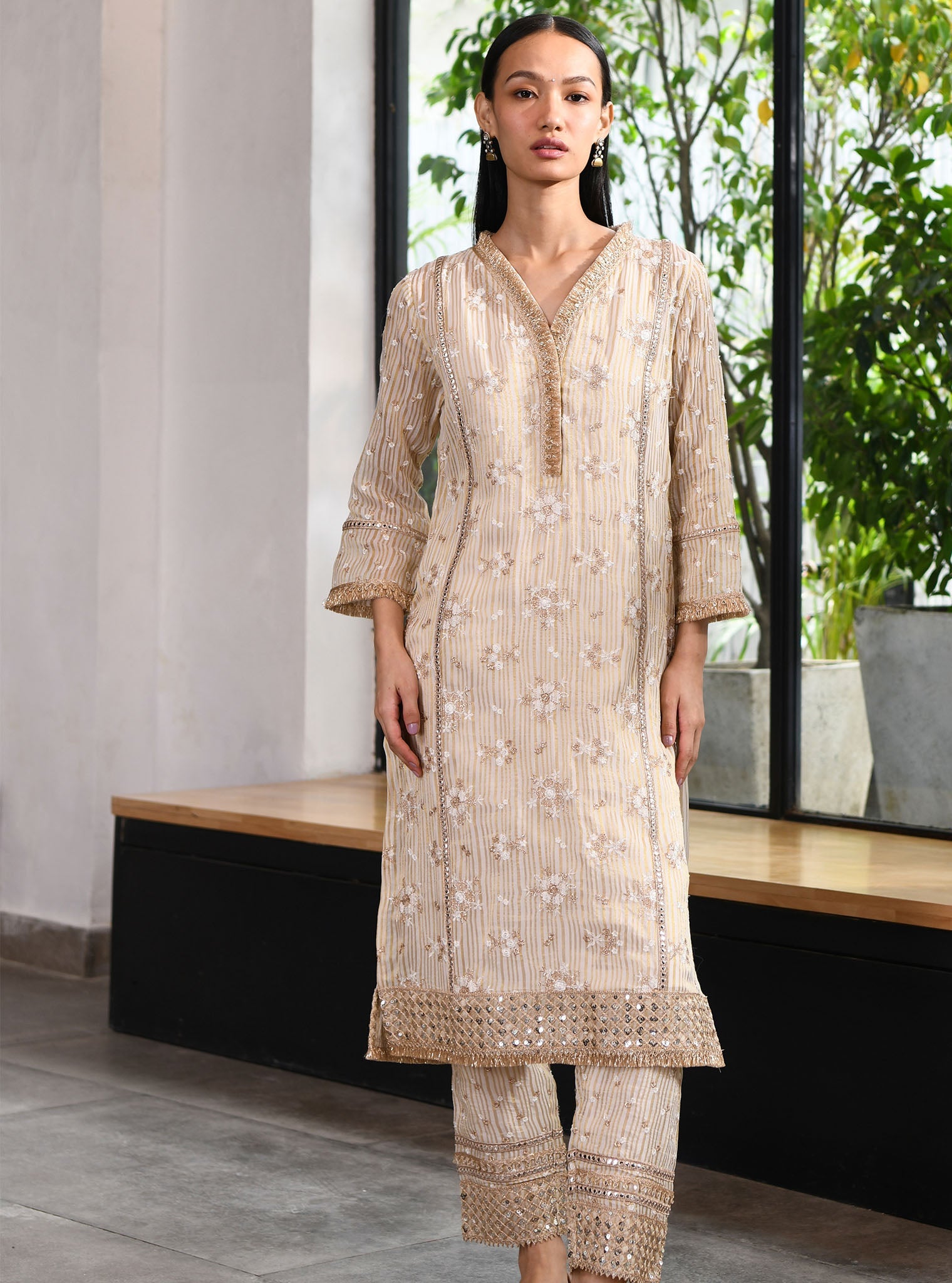 Mulmul Banarsi Carey Off White Kurta With Carey Off White Pant