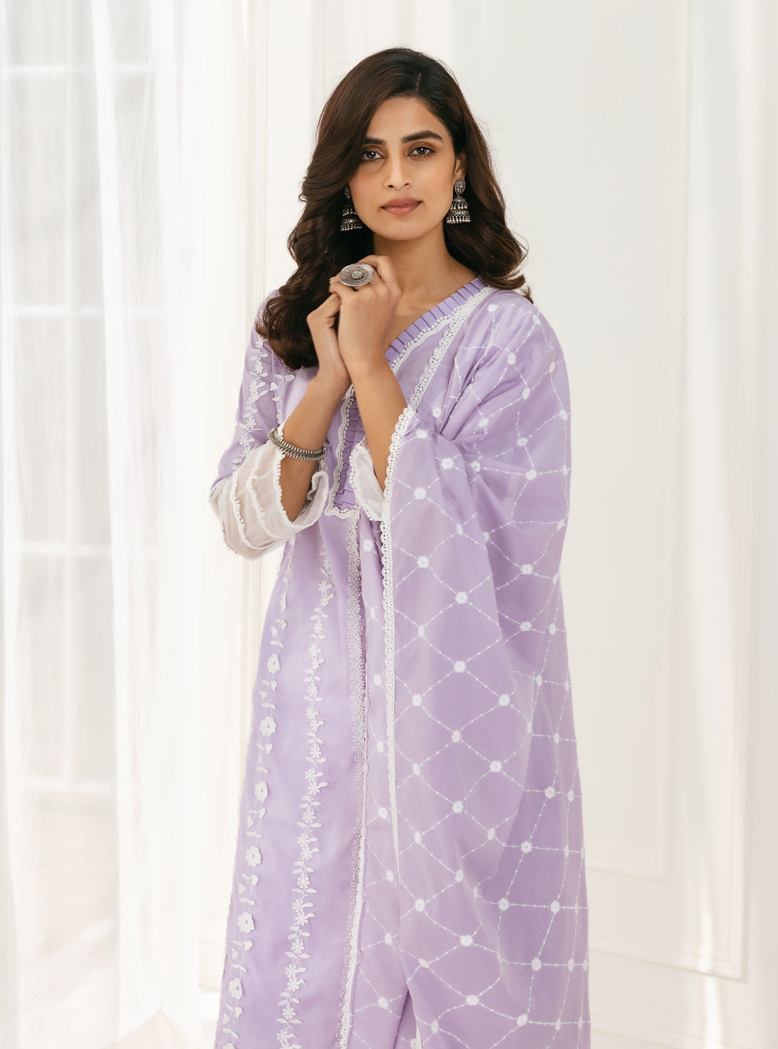 Mulmul Cotton Sainj Lilac Kurta With Rattan Lace White Palazzo