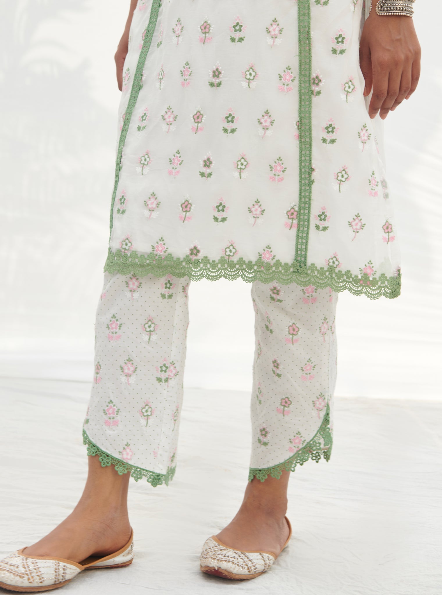 Mulmul Organza Laine Green Kurta With Mulmul Cotton Laine Green Pant