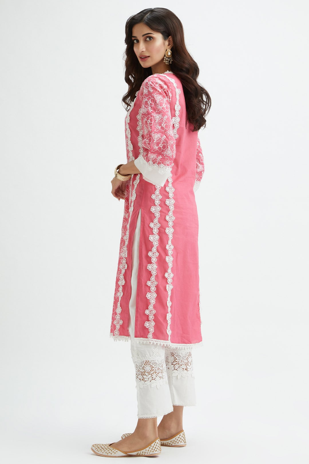 Mulmul Cotton Vireo Pink Kurta With Broad Lace Insert White Pyajama