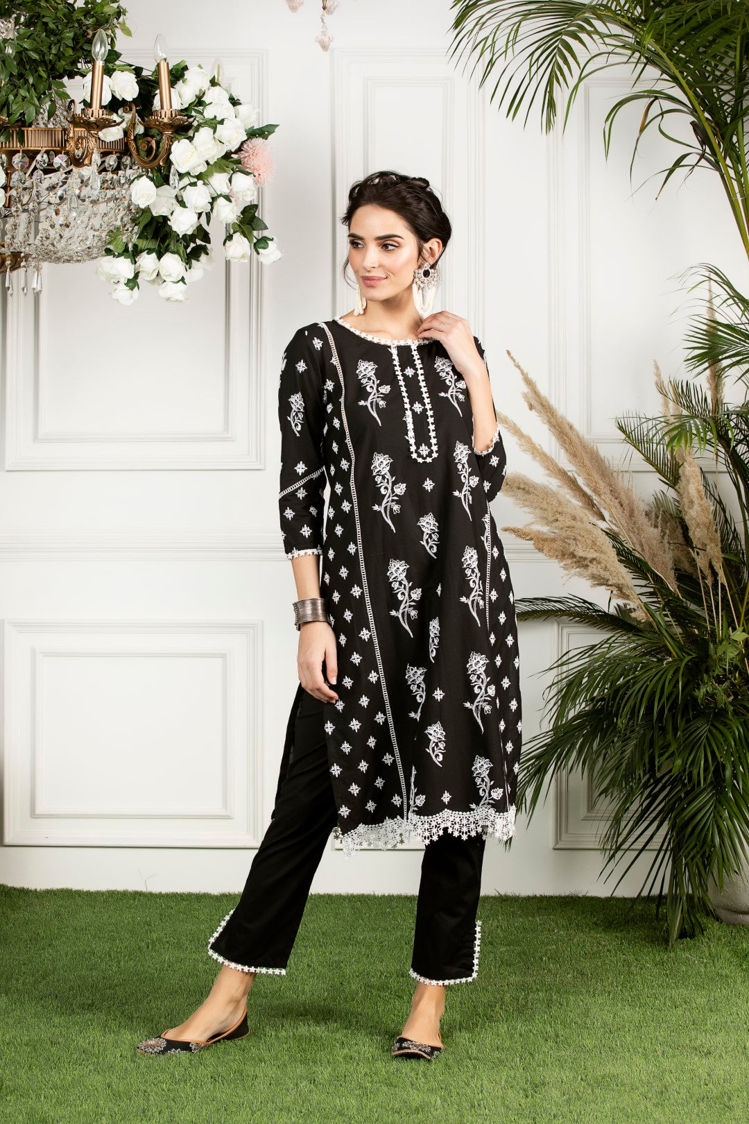 https://cdn.shopify.com/s/files/1/0088/4031/4931/files/Rue_Kurta-_Black.mov?2840