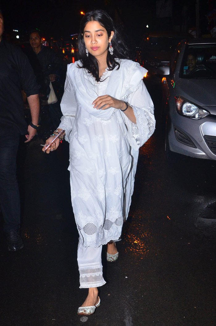 Mulmul Petunia White Kurta with Slit pyajamas