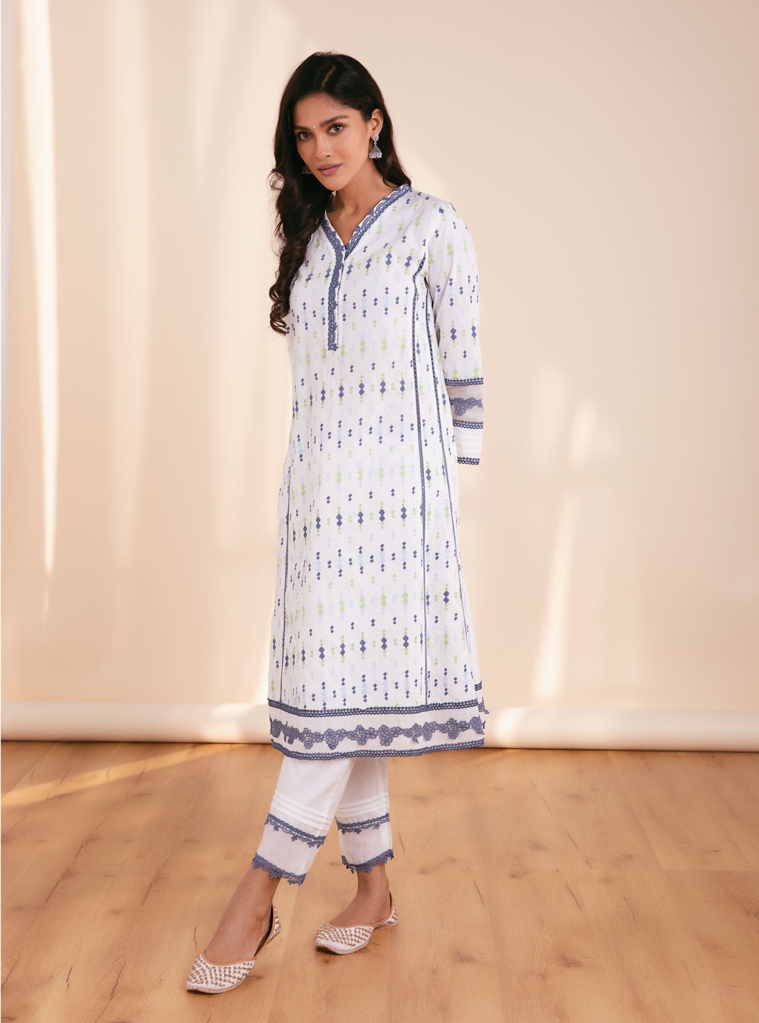 Mulmul Cotton Valencia White Kurta With Valencia White Pant